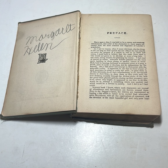 Vintage hardcover book Oliver Twist by Dickens - Picture 2 of 7